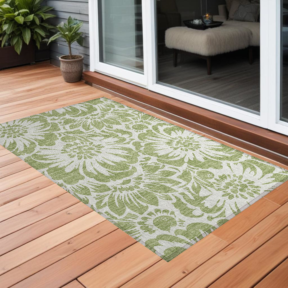 Homeroots 8' Runner Floral Washable Indoor Outdoor Rug - Stain Resistant, Non-skid, Perfect For Homes 3' X 5' Polyester 562401