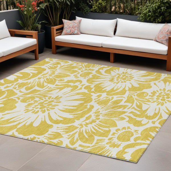 HomeRoots 5' Green and Ivory Floral Area Rug – Stylish, Washable, Non-Skid Design Perfect for Indoor & Outdoor Use 8' X 10' 562449