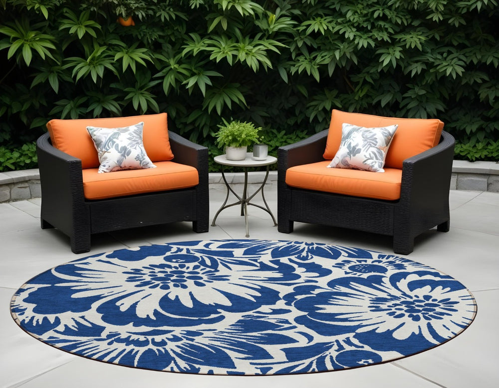HomeRoots 5' Green and Ivory Floral Area Rug – Stylish, Washable, Non-Skid Design Perfect for Indoor & Outdoor Use 8' Round 562484
