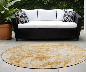 Homeroots 8' Round Cream And Gold Round Abstract Washable Non Skid Indoor Outdoor Area Rug Beige Polyester 562655