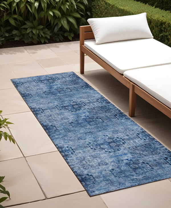 Homeroots 5' Eggplant Floral Medallion Washable Area Rug – Non-skid Design Perfect For Indoor & Outdoor Use Navy Polyester 562963