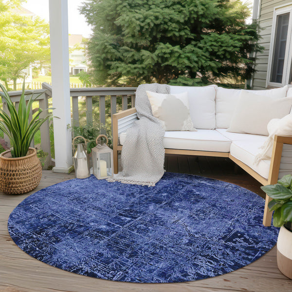 Homeroots 8' Round Navy Blue Round Abstract Washable Non Skid Indoor Outdoor Area Rug Navy Polyester 563138