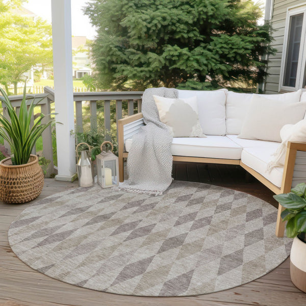 Homeroots 3' Stylish Beige Taupe And Brown Geometric Indoor Outdoor Area Rug – Washable & Non Skid Design 8' Round Polyester 563219