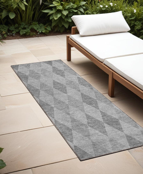 Homeroots 3' Stylish Beige Taupe And Brown Geometric Indoor Outdoor Area Rug – Washable & Non Skid Design Gray Polyester 563242