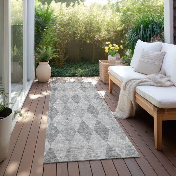 Homeroots 3' Stylish Beige Taupe And Brown Geometric Indoor Outdoor Area Rug – Washable & Non Skid Design Gray Polyester 563242