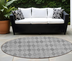 Homeroots 8' Round Gray Round Geometric Washable Non Skid Indoor Outdoor Area Rug Gray Polyester 563246