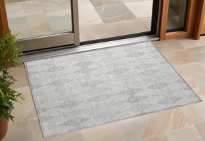 Homeroots 3' X 5' Gray Geometric Washable Non Skid Indoor Outdoor Area Rug Ivory Polyester 563253