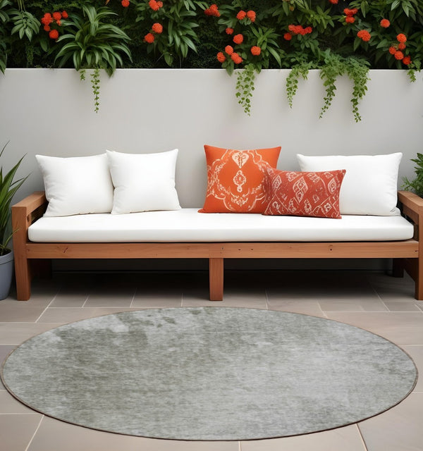 HomeRoots 5' Stylish Gray and Off-White Abstract Washable Area Rug for Indoor and Outdoor High-Traffic Spaces 8' Round 563300