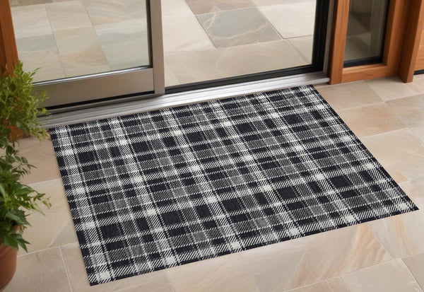 Homeroots 3' Stylish Black, Gray, And White Plaid Washable Non-skid Area Rug For Indoor And Outdoor Use 3' X 5' Polyester 563334