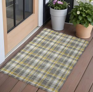 Homeroots 3' Stylish Black, Gray, And White Plaid Washable Non-skid Area Rug For Indoor And Outdoor Use 3' X 5' Polyester 563352