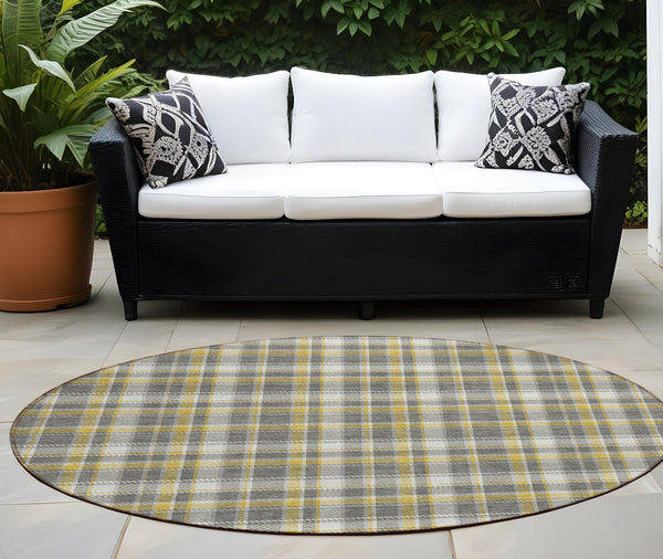 Homeroots 3' Stylish Black, Gray, And White Plaid Washable Non-skid Area Rug For Indoor And Outdoor Use 8' Round Polyester 563354