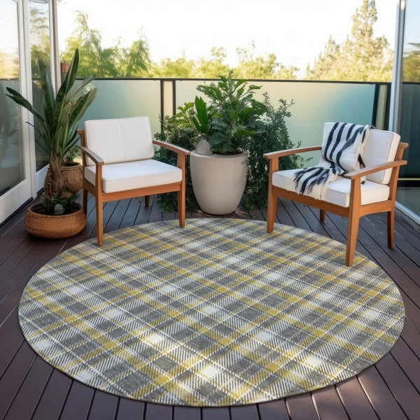 Homeroots 3' Stylish Black, Gray, And White Plaid Washable Non-skid Area Rug For Indoor And Outdoor Use 8' Round Polyester 563354