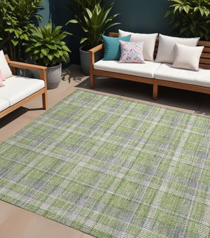 Homeroots 3' Stylish Black, Gray, And White Plaid Washable Non-skid Area Rug For Indoor And Outdoor Use 10' X 14' Polyester 563366