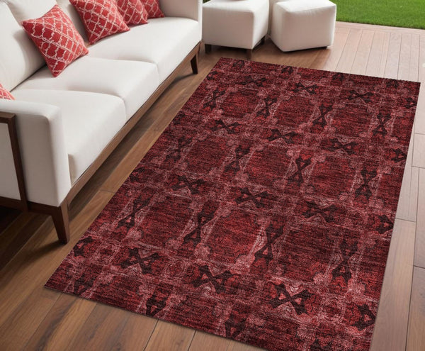HomeRoots 5' Elegant Beige and Gray Floral Medallion Area Rug - Washable, Non-Skid, Indoor-Outdoor Use 5' X 8' 563398