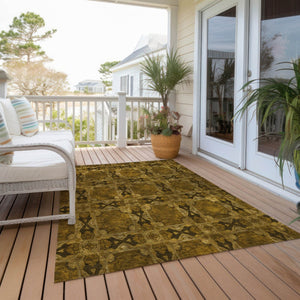 HomeRoots 5' Elegant Beige and Gray Floral Medallion Area Rug - Washable, Non-Skid, Indoor-Outdoor Use 10' X 14' 563411