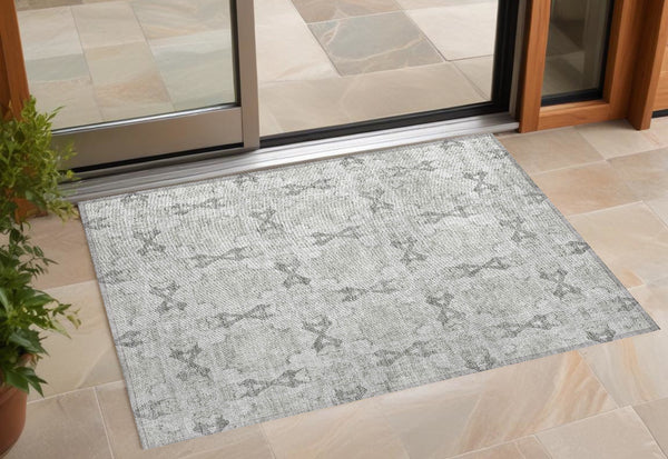 Homeroots 3' X 5' Ivory And Gray Floral Medallion Washable Non Skid Indoor Outdoor Area Rug Ivory Polyester 563442