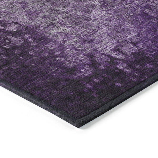 Homeroots 8' Round Purple Round Washable Non Skid Indoor Outdoor Area Rug Purple Polyester 563516