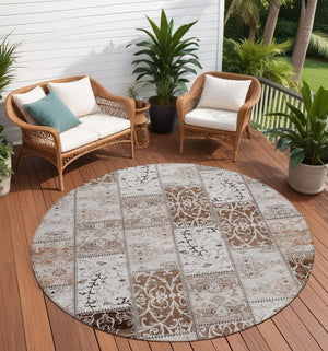 Homeroots 8' Round Taupe And Ivory Round Patchwork Washable Non Skid Indoor Outdoor Area Rug Beige Polyester 563525
