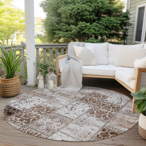 Homeroots 8' Round Taupe And Ivory Round Patchwork Washable Non Skid Indoor Outdoor Area Rug Beige Polyester 563525