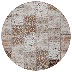 Homeroots 8' Round Taupe And Ivory Round Patchwork Washable Non Skid Indoor Outdoor Area Rug Beige Polyester 563525