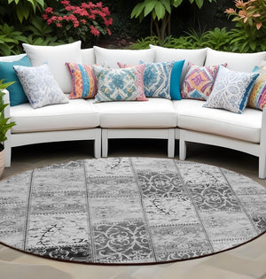 Homeroots 8' Round Gray Round Patchwork Washable Non Skid Indoor Outdoor Area Rug Gray Polyester 563552