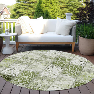 Homeroots 8' Round Green Round Patchwork Washable Non Skid Indoor Outdoor Area Rug Green Polyester 563561