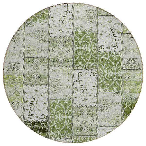 Homeroots 8' Round Green Round Patchwork Washable Non Skid Indoor Outdoor Area Rug Green Polyester 563561