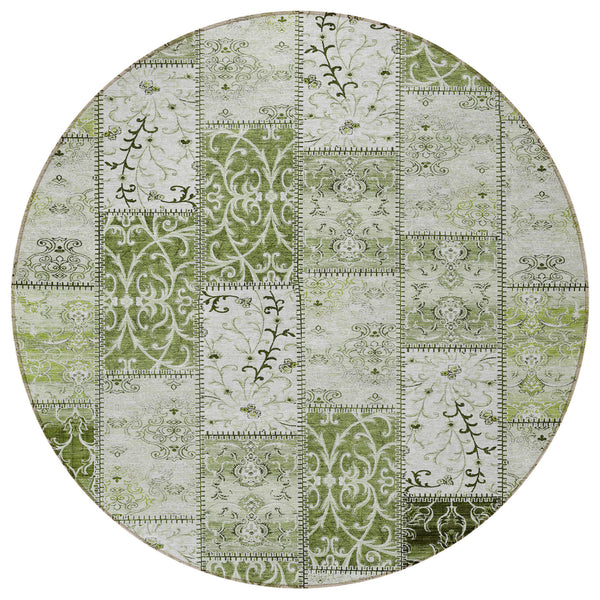 Homeroots 8' Round Green Round Patchwork Washable Non Skid Indoor Outdoor Area Rug Green Polyester 563561