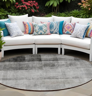 Homeroots 8' Round Gray Round Ombre Washable Non Skid Indoor Outdoor Area Rug Gray Polyester 563642