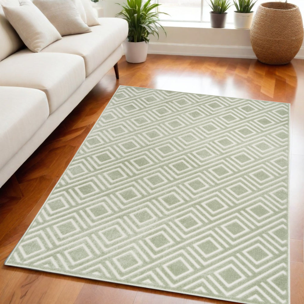 Homeroots 5' X 7' Green Geometric Area Rug  Polypropylene 564033