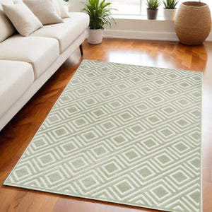 Homeroots 5' X 7' Green Geometric Area Rug  Polypropylene 564033