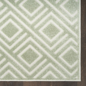 Homeroots 5' X 7' Green Geometric Area Rug  Polypropylene 564033