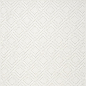 Homeroots 5' X 7' Cream Geometric Area Rug  Polypropylene 564039