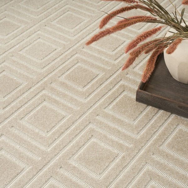 HomeRoots 7' Beige Geometric Area Rug - Modern Style for Living Rooms, Durable Design, Easy Maintenance & Elegance 7' X 9' 564092