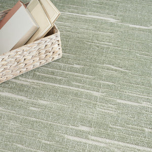 HomeRoots 7' Contemporary Green Geometric Area Rug - Stylish Low-Pile Design for Modern Living Spaces 7' X 9' 564100