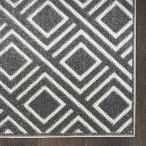 HomeRoots 7' Modern Gray Geometric Area Rug - Stylish Low-Pile Design for Living Rooms & Entryways 7' X 9' 564105