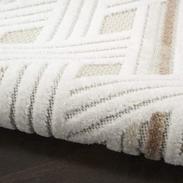 HomeRoots 7' Elevate Your Space with a Modern Cream Geometric Area Rug for Stylish, Everyday Use 7' X 9' 564106