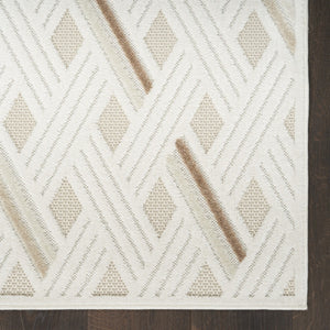 HomeRoots 7' Elevate Your Space with a Modern Cream Geometric Area Rug for Stylish, Everyday Use 7' X 9' 564106