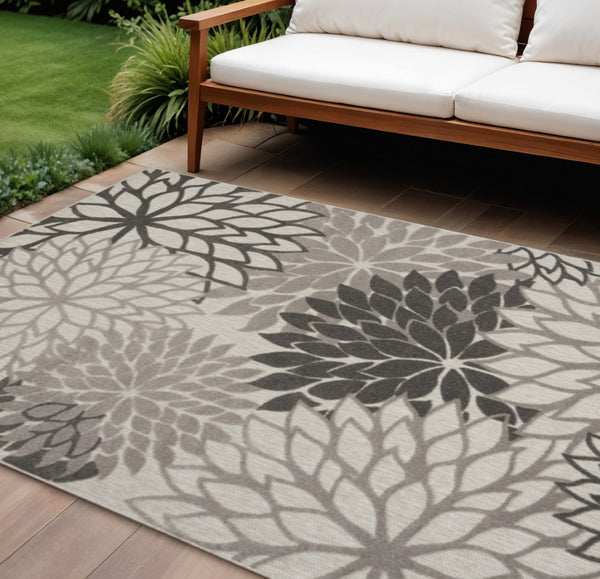 HomeRoots 9' Gray and Silver Floral Area Rug - Durable Indoor/Outdoor Charm for High-Traffic Spaces & Easy Care 564203