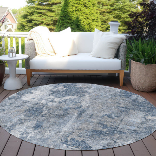Homeroots 8' Round Blue Round Abstract Washable Non Skid Indoor Outdoor Area Rug Blue Polyester 564238