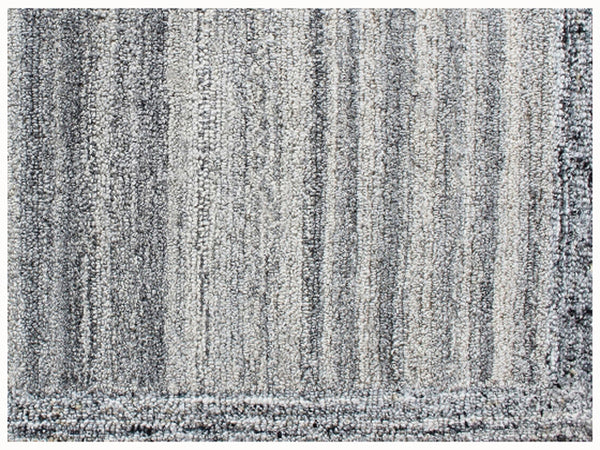 Homeroots 5' X 8' Gray Abstract Hand Tufted Non Skid Area Rug  100% Pet 564705