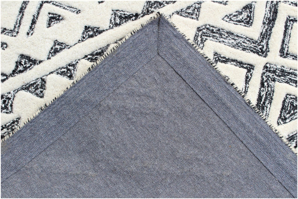 Homeroots 5' X 8' Black And Ivory Wool Abstract Geometric Hand Tufted Non Skid Area Rug  Wool 564707