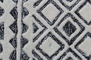 Homeroots 5' X 8' Black And Ivory Wool Abstract Geometric Hand Tufted Non Skid Area Rug  Wool 564707