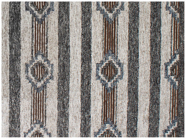 Homeroots 5' X 8' Beige Abstract Geometric Hand Tufted Non Skid Area Rug  Viscose,Polyester 564712