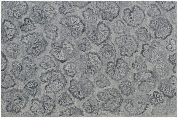 HomeRoots 5' Elegant Hand-Tufted Wool Floral Area Rug – Timeless Design, Stain-Resistant, Non-Skid Comfort Silver 564803