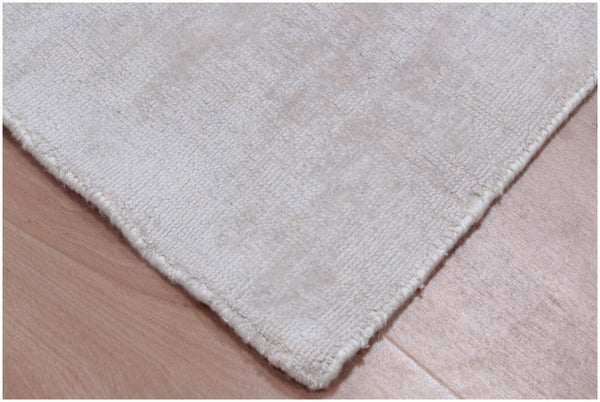 Homeroots 3' X 5' Taupe Hand Loomed Area Rug  Viscose 564875