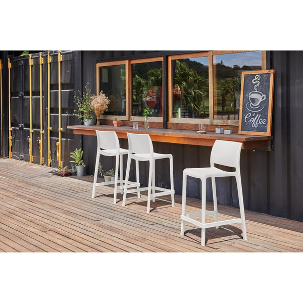 Homeroots Set Of Four Stylish 26" White Heavy Duty Plastic Low Back Outdoor Bar Chairs For Trendy Gatherings   565370