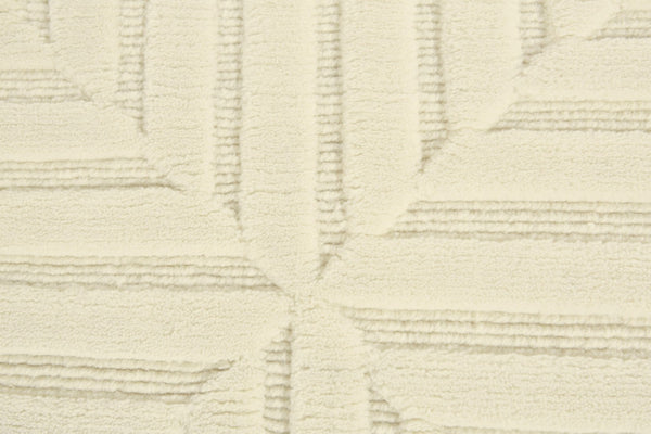 HomeRoots 4' Ivory Wool Geometric Hand-Knotted Area Rug - Durable, Stain-Resistant, Artisan-Crafted Elegance 6' X 9' 565478