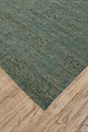 HomeRoots 4' Hand-Knotted Floral Area Rug in Muted Green, Blue & Taupe – Vintage Charm for Any Space 4' X 6' 565539