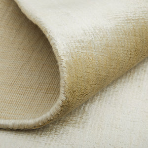 Homeroots 4' X 6' Tan Chevron Hand Woven Area Rug Gray Viscose 565563